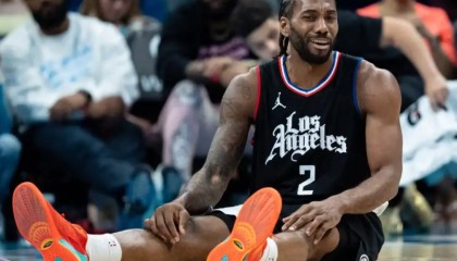 被垫脚了！伦纳德再次受伤，快船欲哭无泪