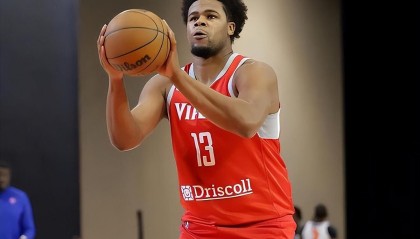 防守能力惨不忍睹！火箭二队替补中锋的表现实在是有些不太稳定？